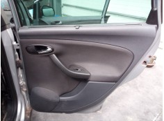 GUARNECIDO PUERTA TRASERA DERECHA 