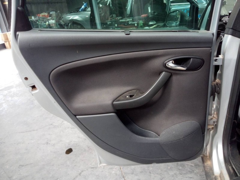 Recambio de guarnecido puerta trasera izquierda para seat altea (5p1) arena referencia OEM IAM   