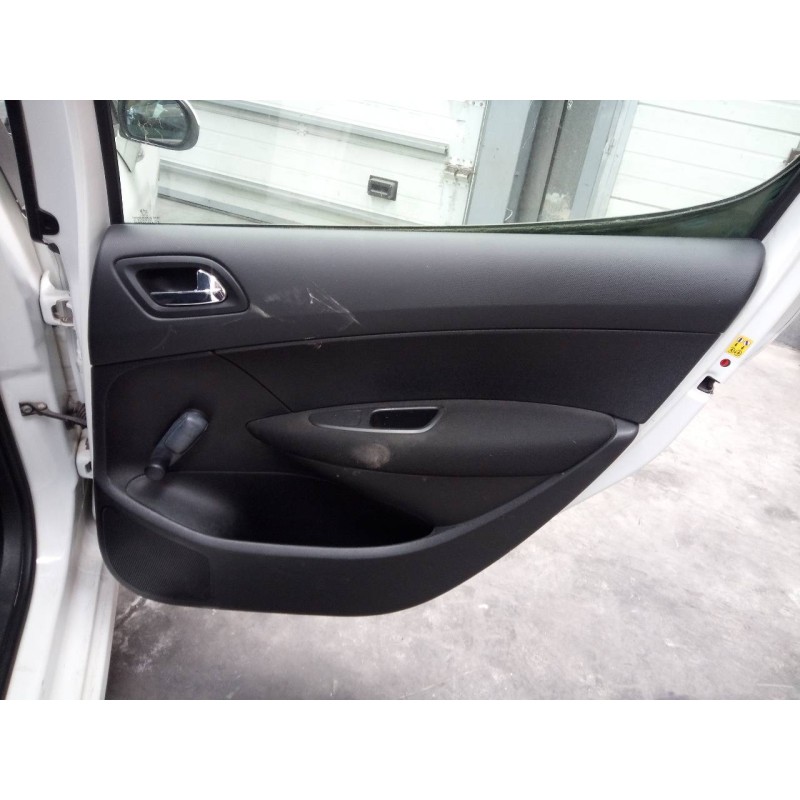 Recambio de guarnecido puerta trasera derecha para peugeot 308 access referencia OEM IAM   