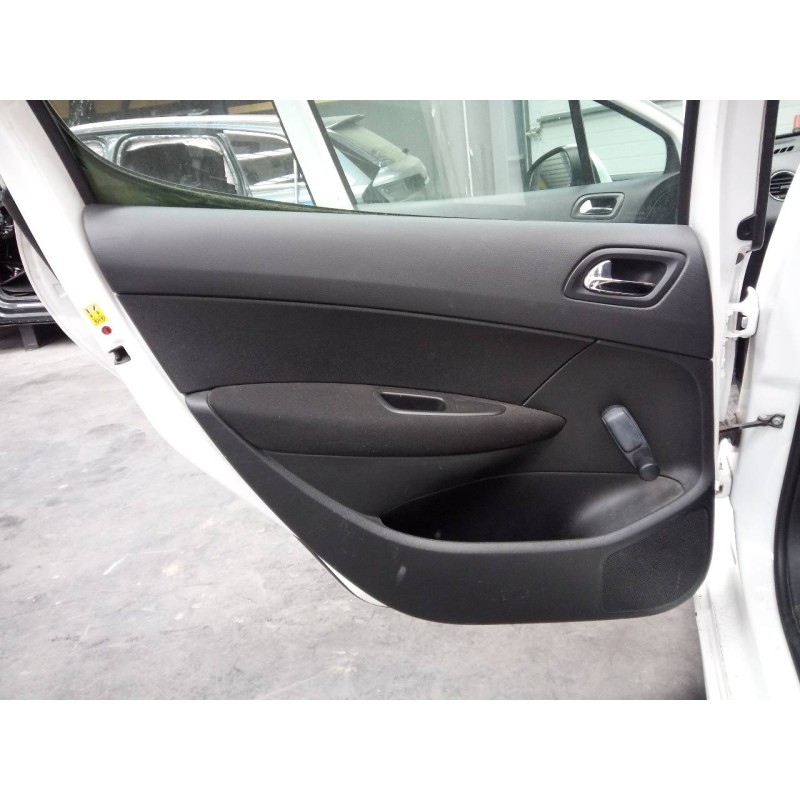 Recambio de guarnecido puerta trasera izquierda para peugeot 308 access referencia OEM IAM   