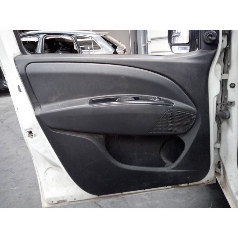 Recambio de guarnecido puerta delantera izquierda para fiat doblo cargo basis kasten referencia OEM IAM   