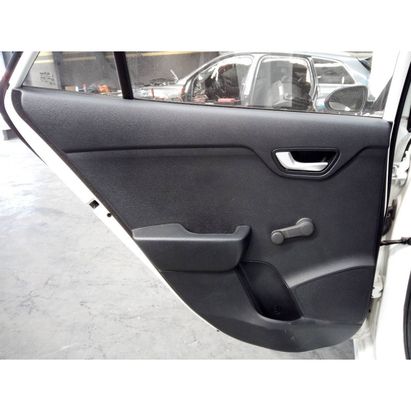 Recambio de guarnecido puerta trasera izquierda para kia rio (yb) concept referencia OEM IAM   