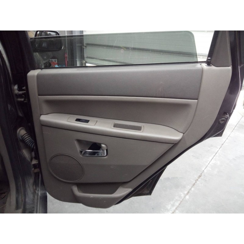 Recambio de guarnecido puerta trasera derecha para jeep gr. cherokee (wh) 3.0 crd limited referencia OEM IAM   