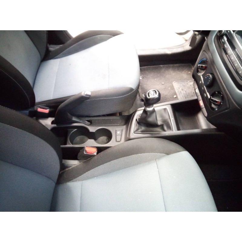 Recambio de consola central para hyundai i20 trend referencia OEM IAM   