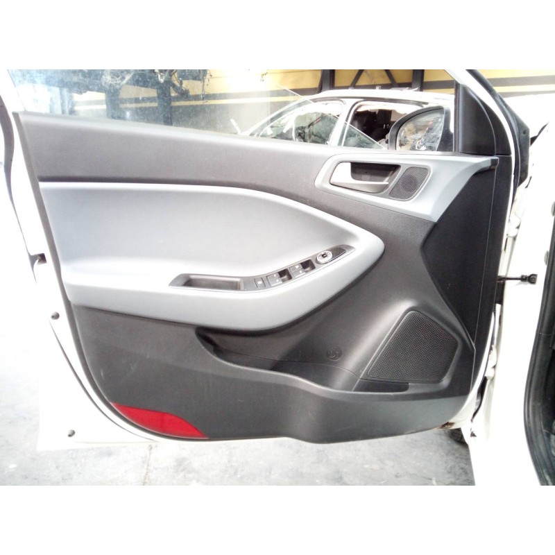 Recambio de guarnecido puerta delantera izquierda para hyundai i20 trend referencia OEM IAM   