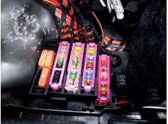 CAJA RELES / FUSIBLES 