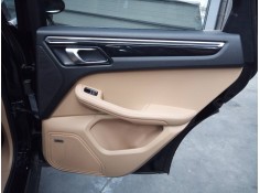 GUARNECIDO PUERTA TRASERA DERECHA 