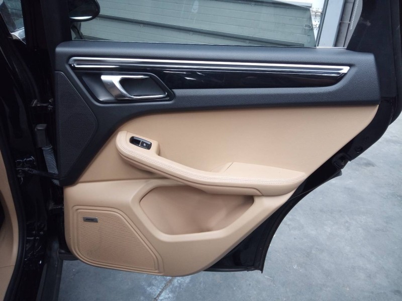 Recambio de guarnecido puerta trasera derecha para porsche macan (typ ) s diesel referencia OEM IAM   
