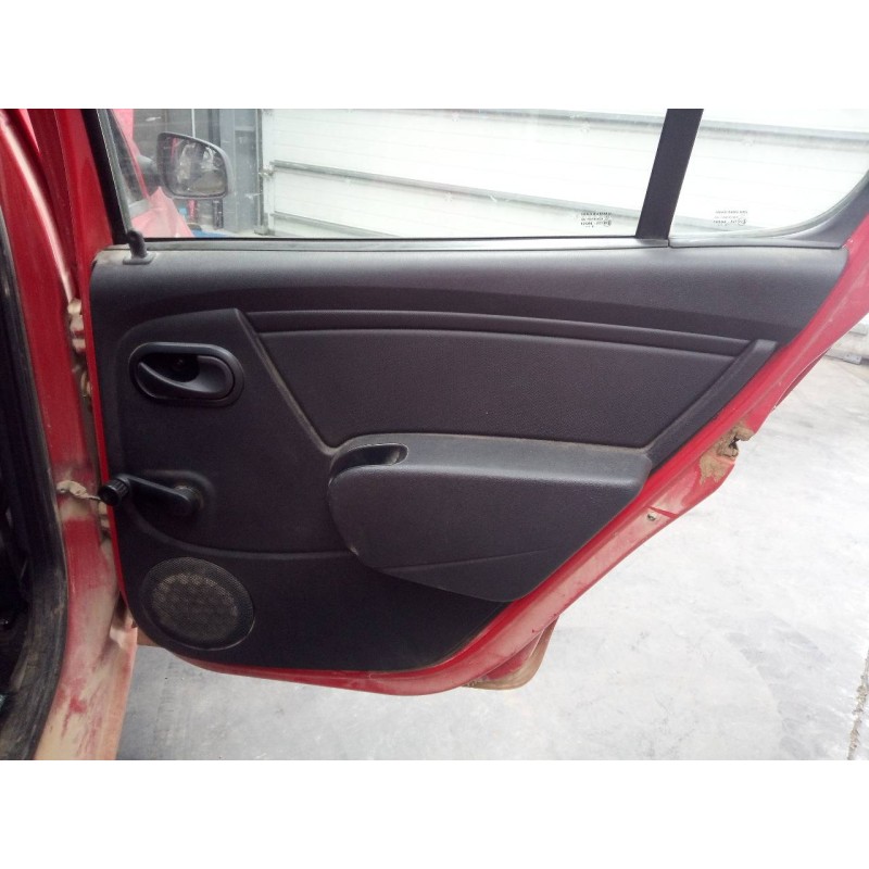 Recambio de guarnecido puerta trasera derecha para dacia sandero laureate referencia OEM IAM   