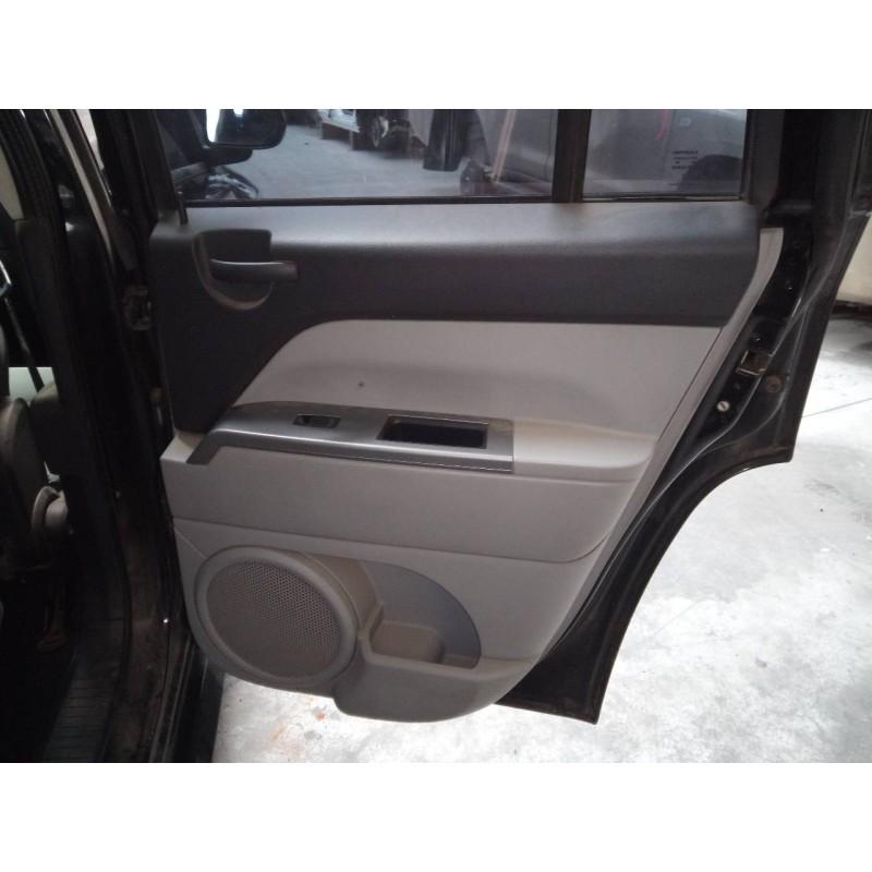 Recambio de guarnecido puerta trasera derecha para jeep compass limited referencia OEM IAM   
