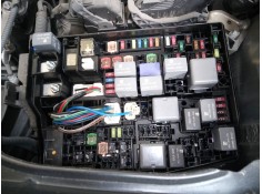 CAJA RELES / FUSIBLES 