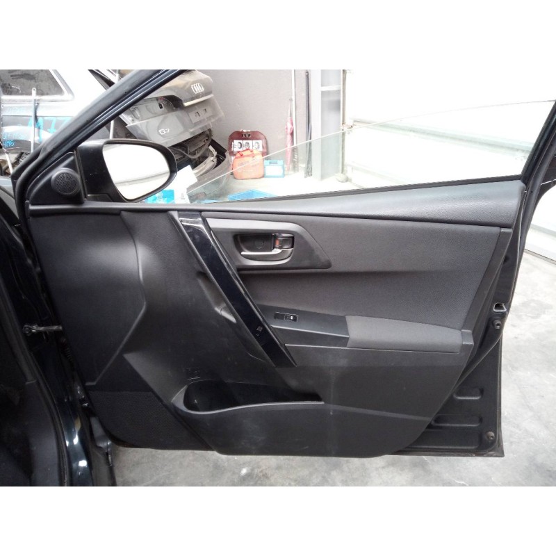 Recambio de guarnecido puerta delantera derecha para toyota auris active referencia OEM IAM   