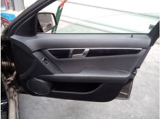 GUARNECIDO PUERTA DELANTERA DERECHA 