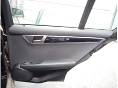 GUARNECIDO PUERTA TRASERA DERECHA 