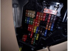 CAJA RELES / FUSIBLES 