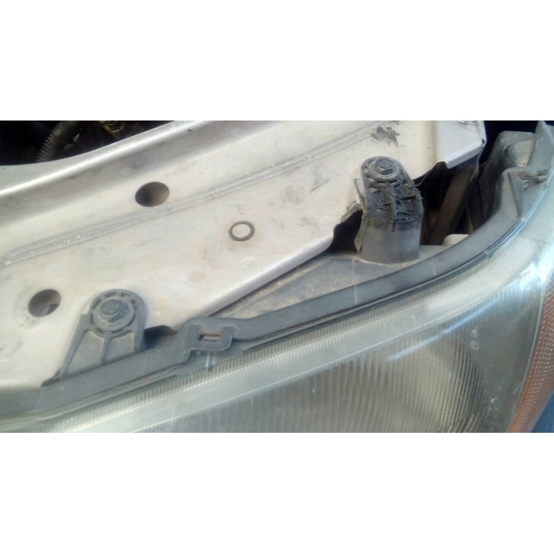 Recambio de faro izquierdo para land rover freelander (ln) 2.0 td4 cat referencia OEM IAM   