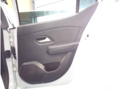 GUARNECIDO PUERTA TRASERA DERECHA 