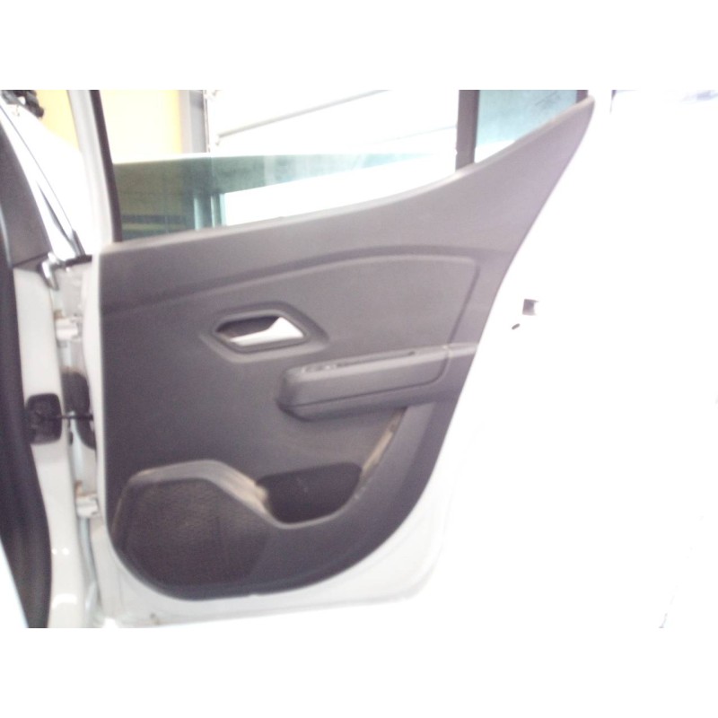 Recambio de guarnecido puerta trasera derecha para dacia sandero iii stepaway referencia OEM IAM   