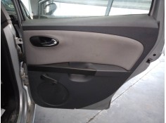 GUARNECIDO PUERTA TRASERA DERECHA 