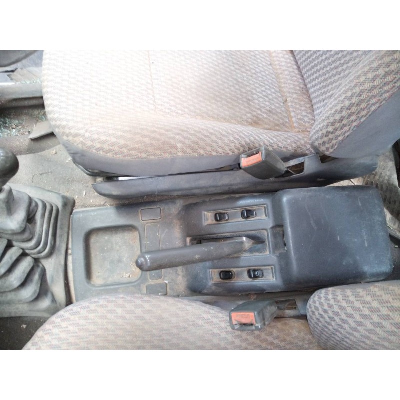 Recambio de consola central para nissan terrano/terrano.ii (r20) slx familiar referencia OEM IAM   