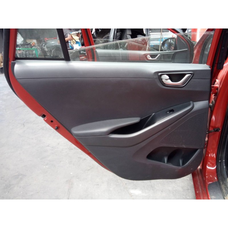 Recambio de guarnecido puerta trasera izquierda para hyundai ioniq hybrid referencia OEM IAM   