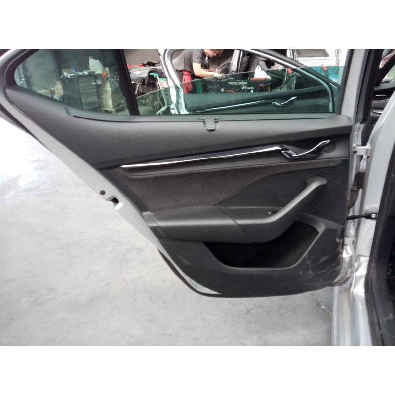 Recambio de guarnecido puerta trasera izquierda para skoda octavia lim. (nx3) vrs referencia OEM IAM   