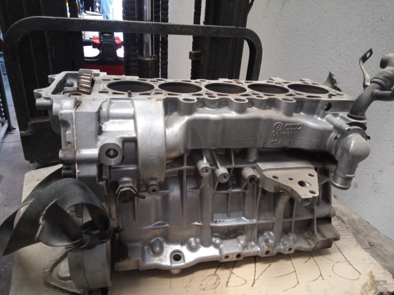Recambio de despiece motor para volkswagen touareg (7la) referencia OEM IAM BAC DESPIECE M1-B4-170