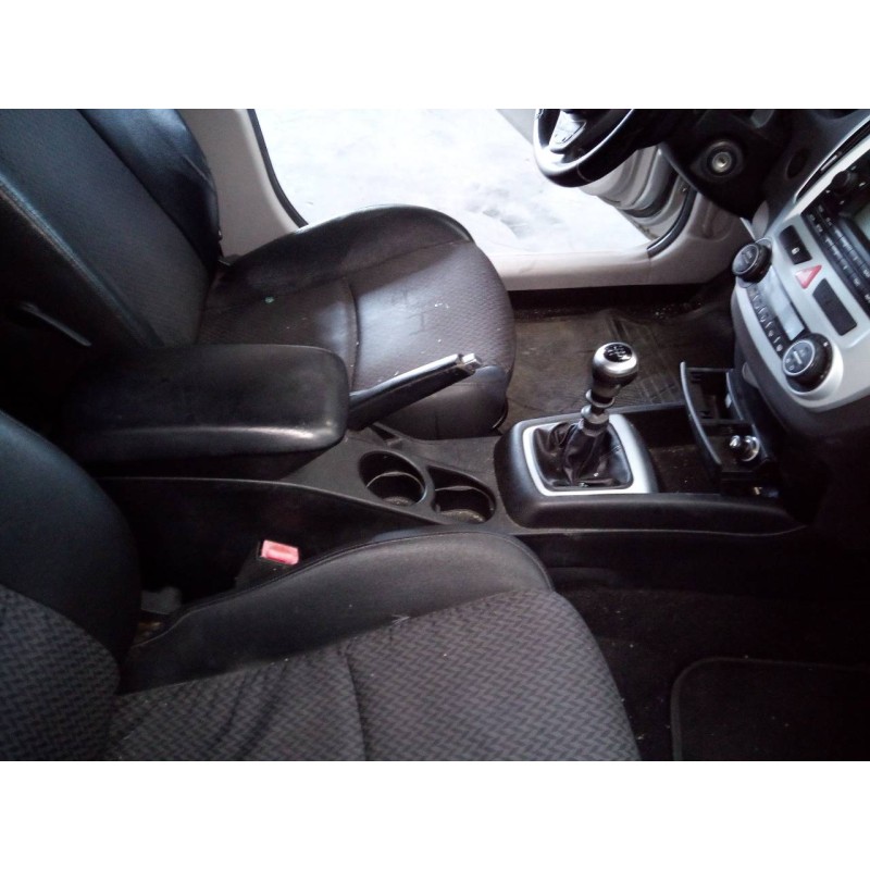 Recambio de consola central para kia cee´d active referencia OEM IAM   