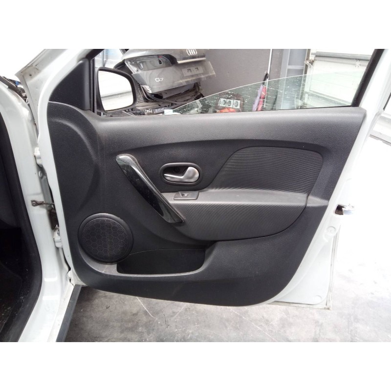 Recambio de guarnecido puerta delantera derecha para dacia sandero stepway comfort referencia OEM IAM   