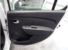 GUARNECIDO PUERTA TRASERA DERECHA 