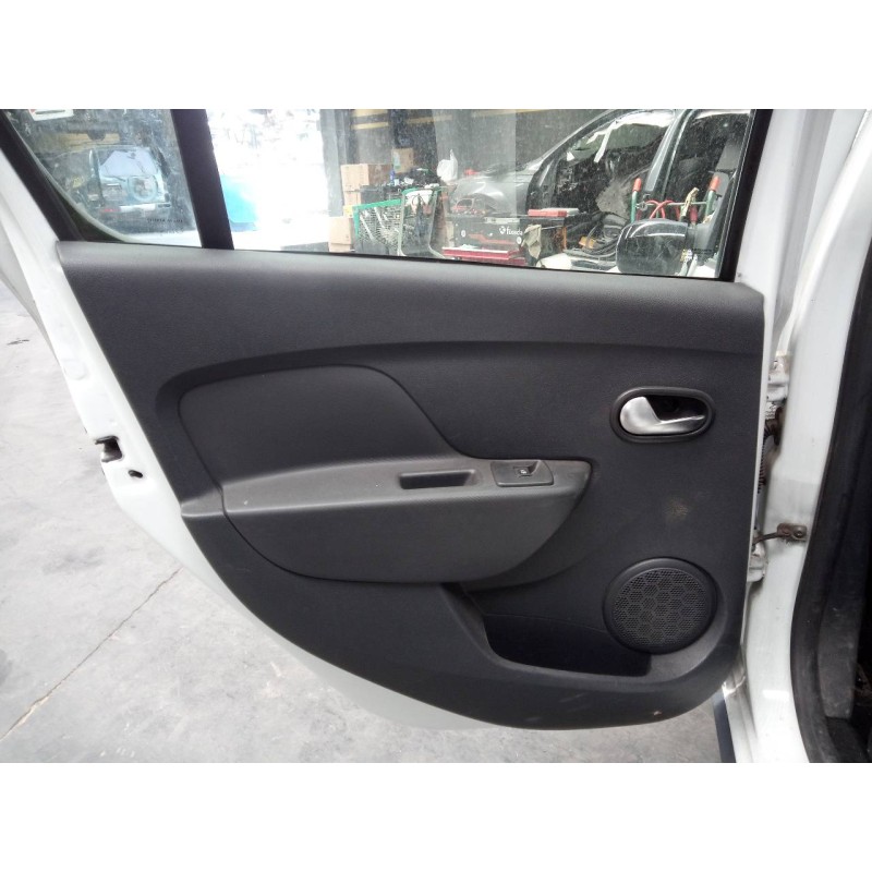 Recambio de guarnecido puerta trasera izquierda para dacia sandero stepway comfort referencia OEM IAM   