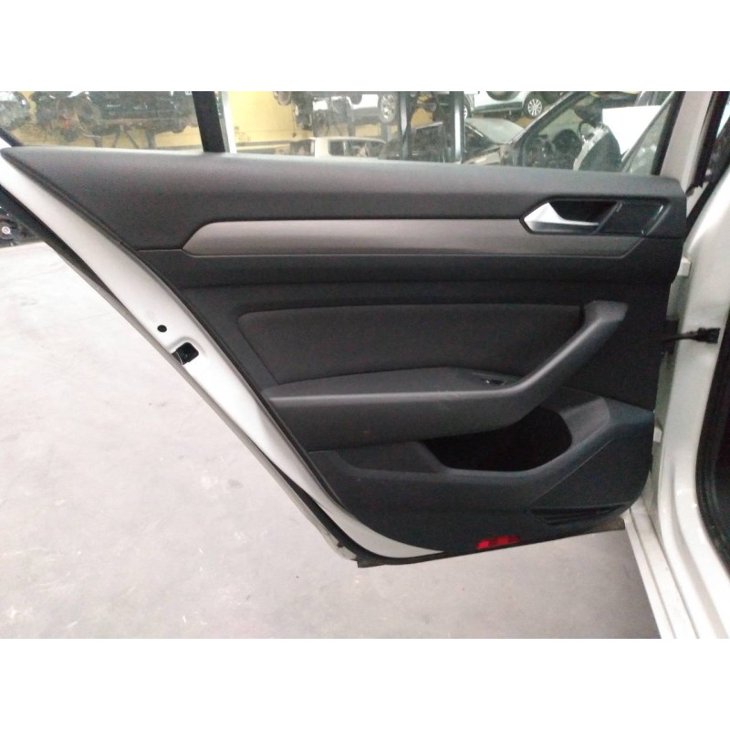 Recambio de guarnecido puerta trasera izquierda para volkswagen passat lim. (3g2) advance bmt referencia OEM IAM   