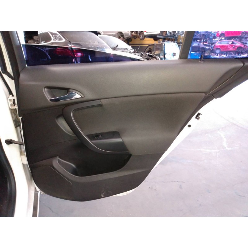 Recambio de guarnecido puerta trasera derecha para opel insignia berlina cosmo referencia OEM IAM   