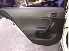 Recambio de guarnecido puerta trasera izquierda para opel insignia berlina cosmo referencia OEM IAM   