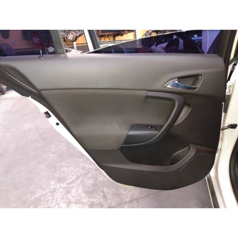 Recambio de guarnecido puerta trasera izquierda para opel insignia berlina cosmo referencia OEM IAM   