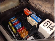 CAJA RELES / FUSIBLES 