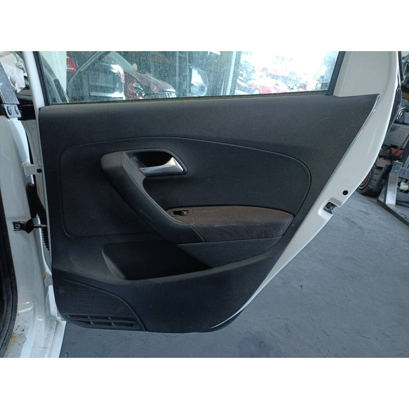 Recambio de guarnecido puerta trasera derecha para volkswagen polo (6c1) comfortline referencia OEM IAM   