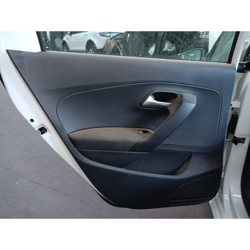 Recambio de guarnecido puerta trasera izquierda para volkswagen polo (6c1) comfortline referencia OEM IAM   