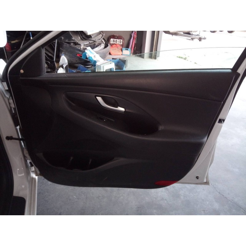 Recambio de guarnecido puerta delantera derecha para hyundai i30 fastback tecno referencia OEM IAM   