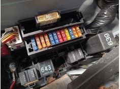 CAJA RELES / FUSIBLES 