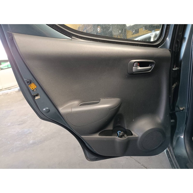 Recambio de guarnecido puerta trasera izquierda para suzuki alto amf 310 ga referencia OEM IAM   