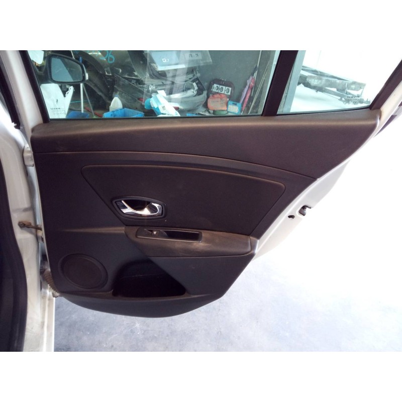 Recambio de guarnecido puerta trasera derecha para renault megane iii berlina 5 p limited referencia OEM IAM   