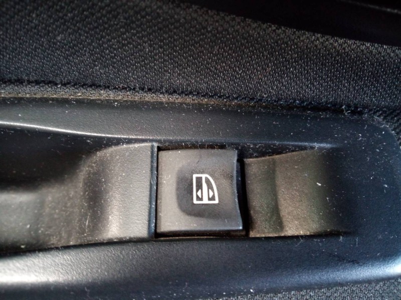 Recambio de guarnecido puerta trasera izquierda para renault megane iii berlina 5 p limited referencia OEM IAM   