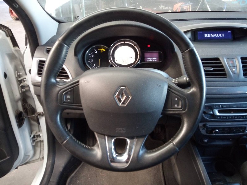 Recambio de volante para renault megane iii berlina 5 p limited referencia OEM IAM   