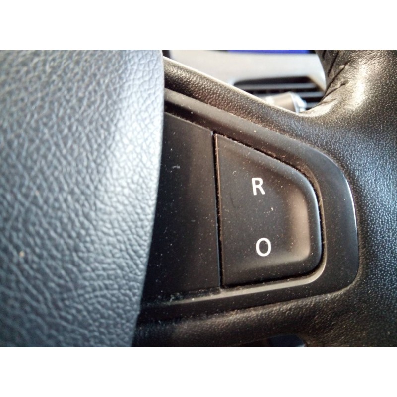 Recambio de volante para renault megane iii berlina 5 p limited referencia OEM IAM   