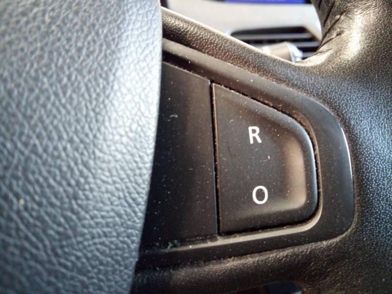 Recambio de volante para renault megane iii berlina 5 p limited referencia OEM IAM   