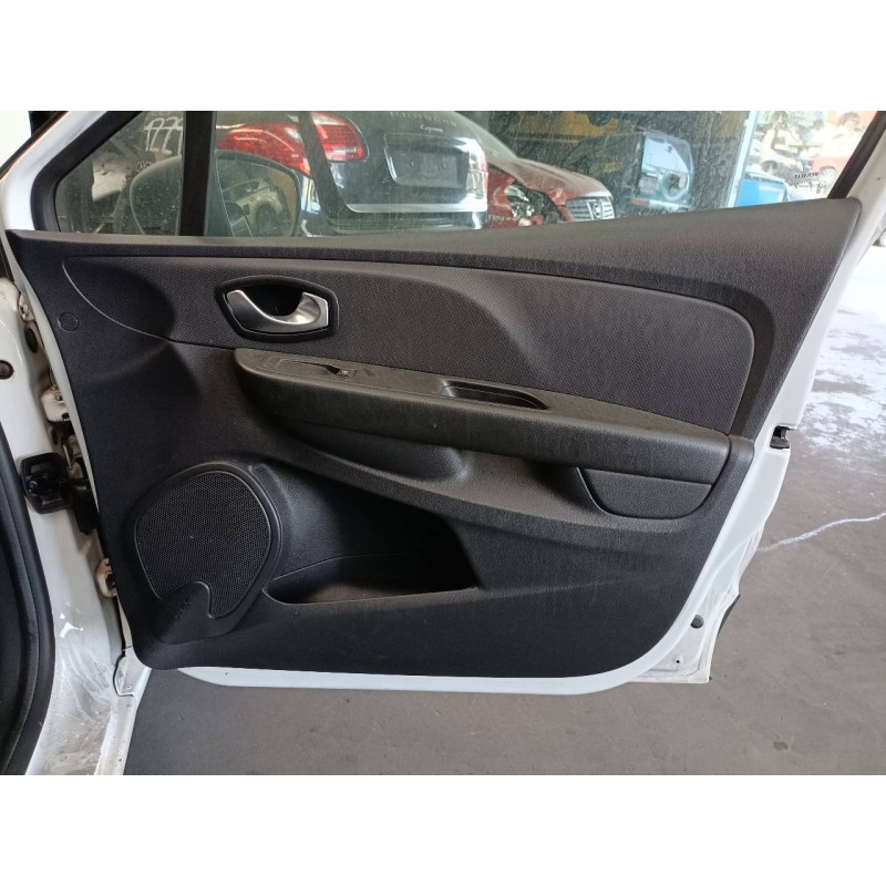 Recambio de guarnecido puerta delantera derecha para renault clio iv authentique referencia OEM IAM   
