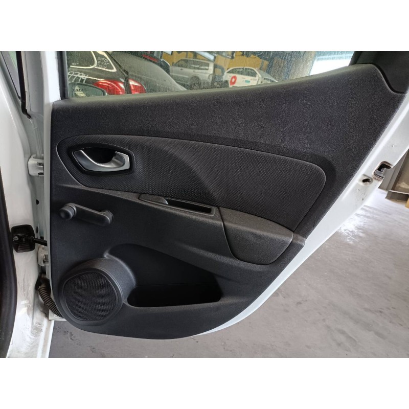 Recambio de guarnecido puerta trasera derecha para renault clio iv authentique referencia OEM IAM   