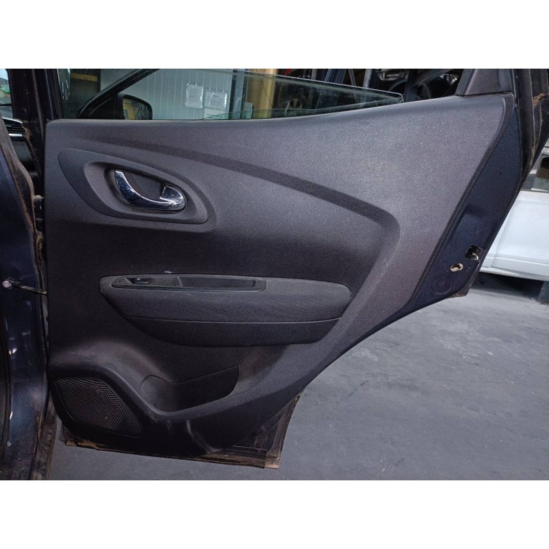 Recambio de guarnecido puerta trasera derecha para renault kadjar zen referencia OEM IAM   