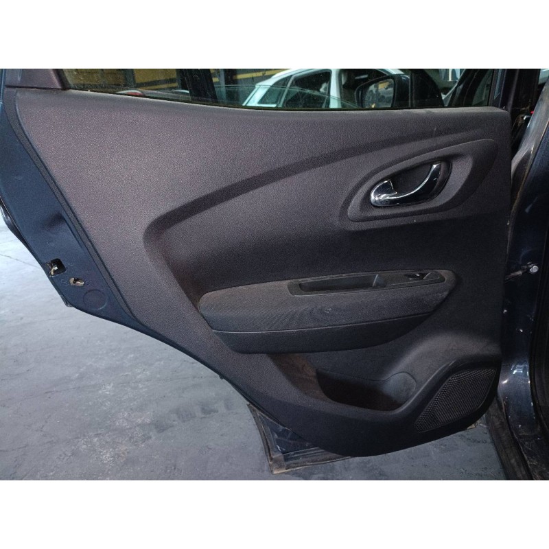 Recambio de guarnecido puerta trasera izquierda para renault kadjar zen referencia OEM IAM   